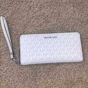Micheal Kors wristlet wallet